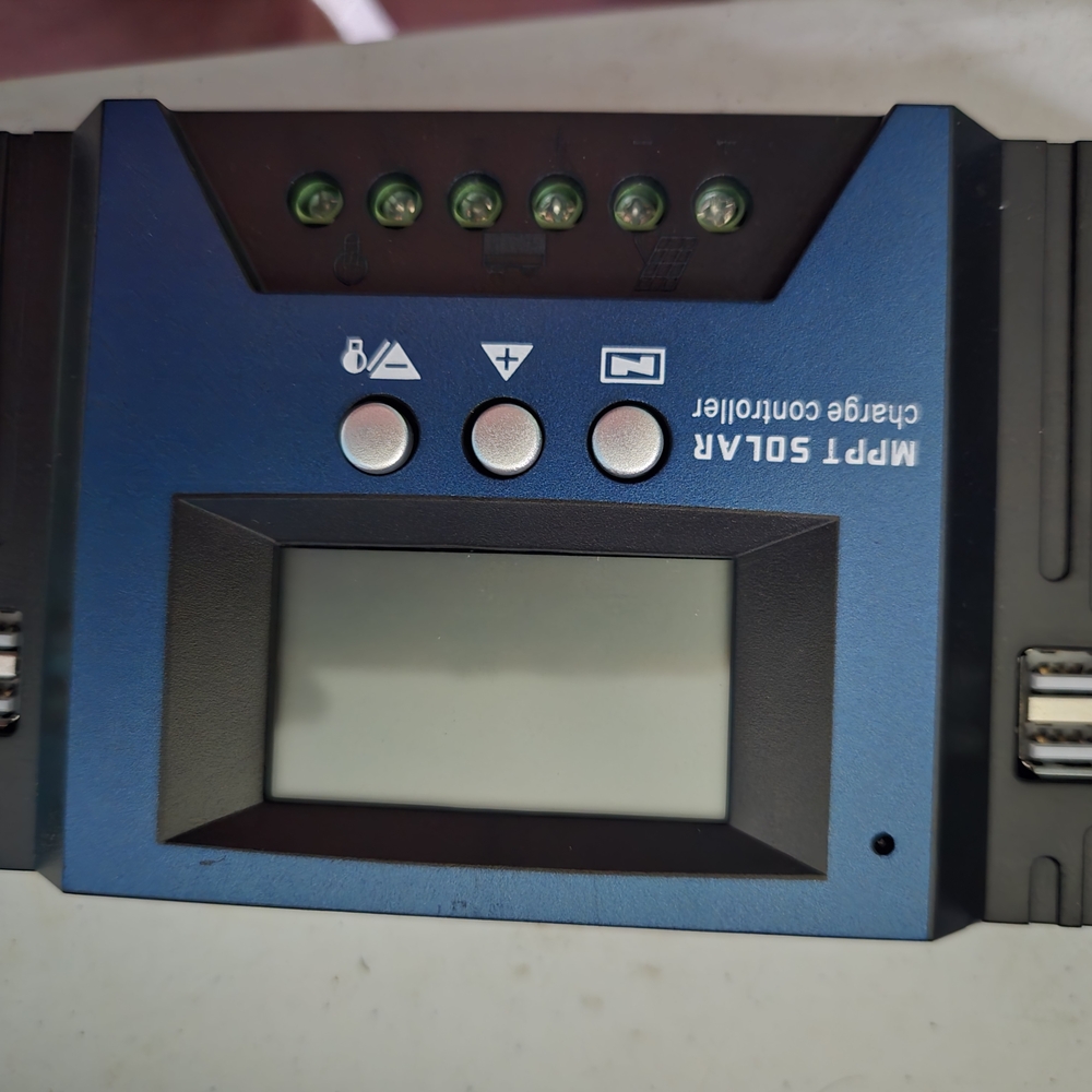 Blue MPPT Solar Charge Controller